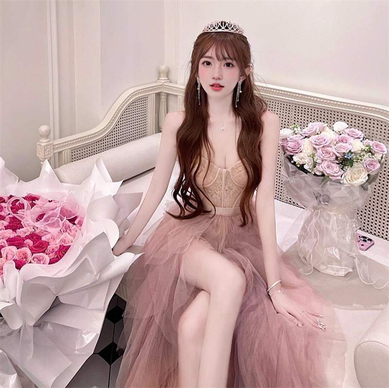 丰满嫩模情趣连衣裙照片精选