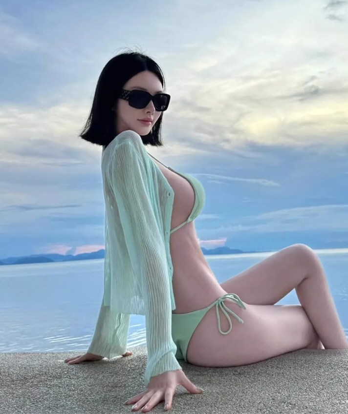 妩媚少女性感比基尼照片