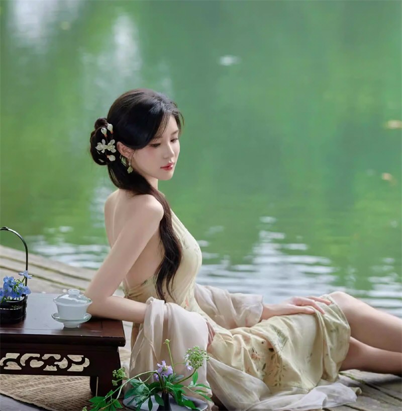 绝色软妹性感连衣裙照片