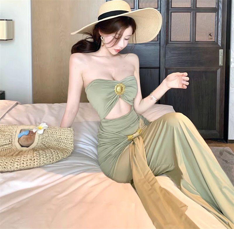 白嫩软妹情趣连衣裙写真