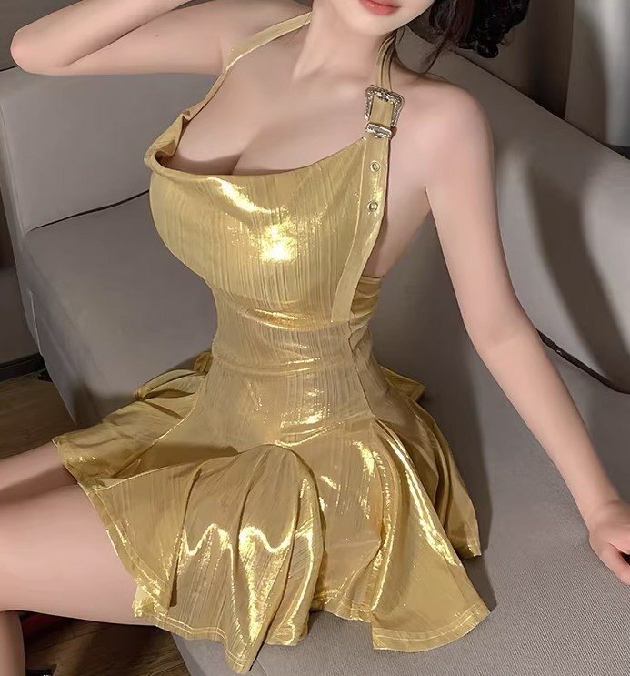 漂亮女神情趣连衣裙私拍照片