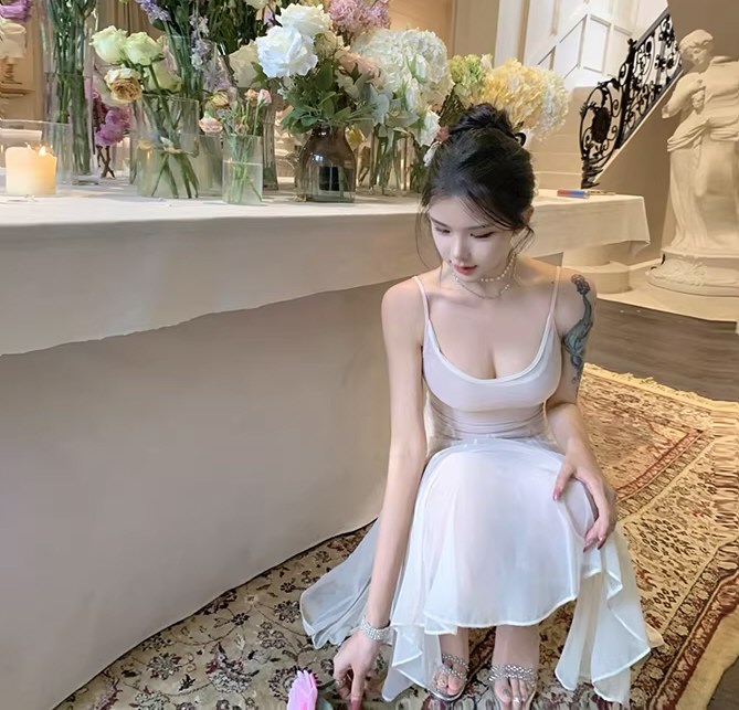 丰满嫩模情趣连衣裙秀