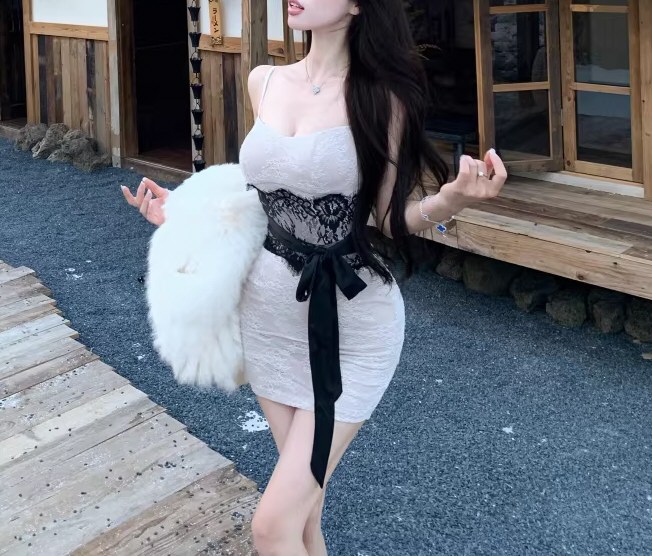 丰腴嫩模性感包臀裙照片