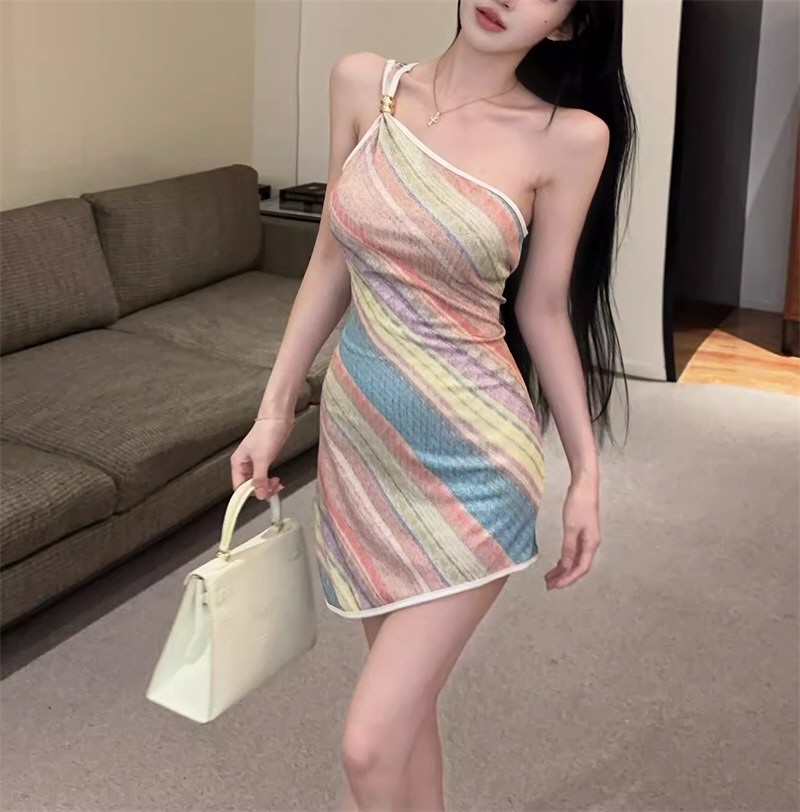 诱人御姐性感连衣裙套图