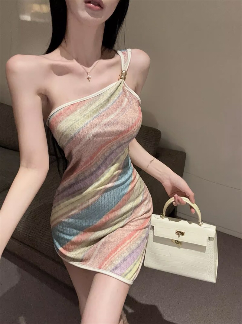 诱人御姐性感连衣裙套图