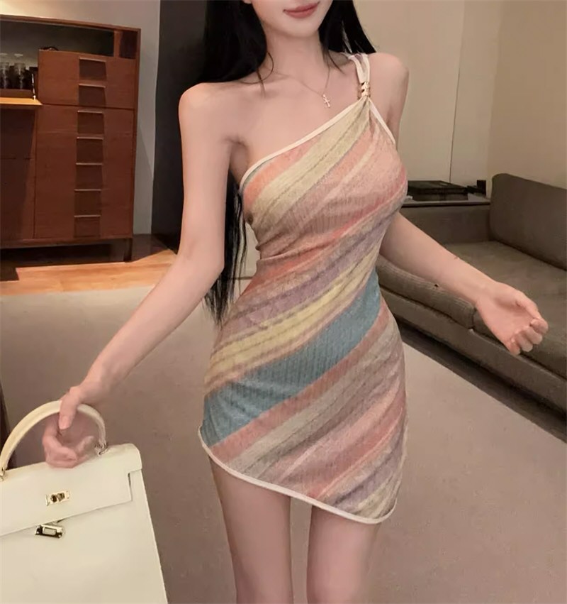 诱人御姐性感连衣裙套图