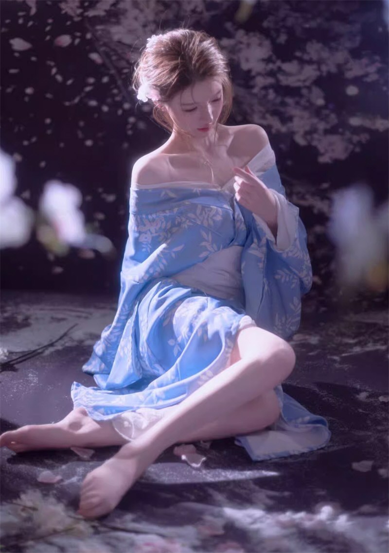 美丽模特性感连衣裙照片福利