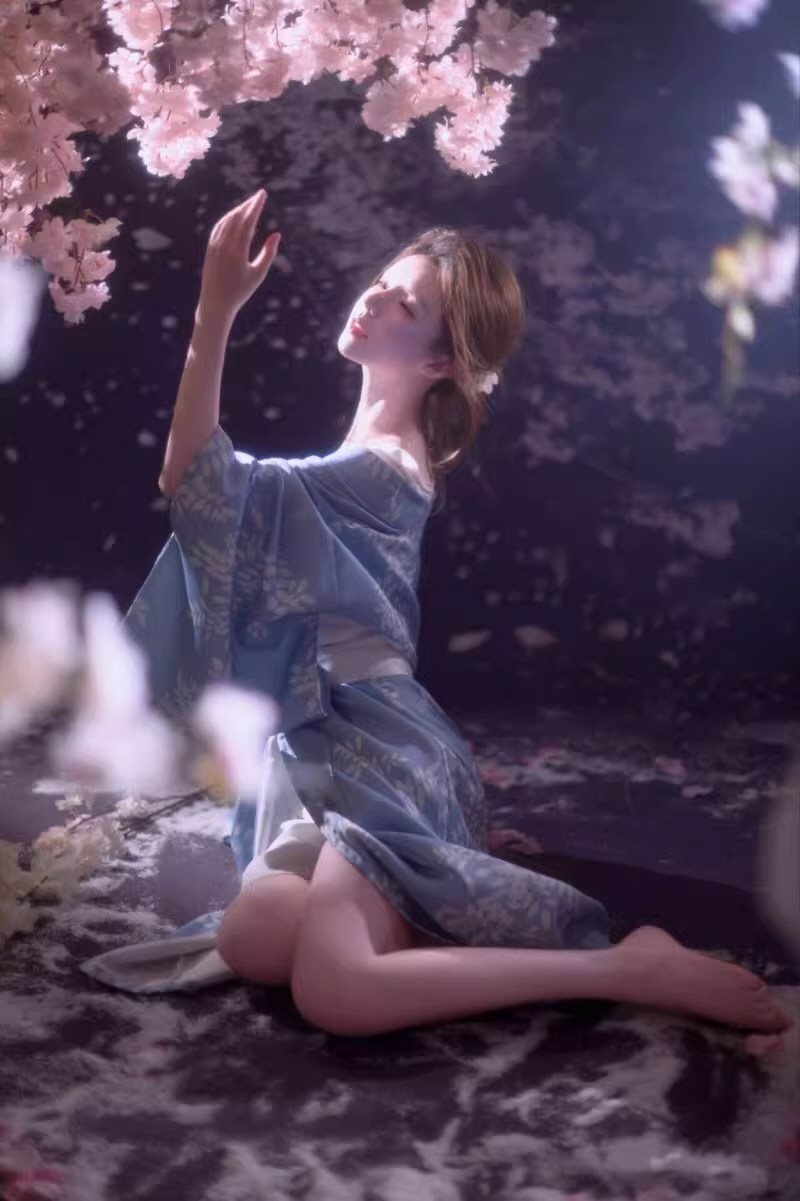 美丽模特性感连衣裙照片福利