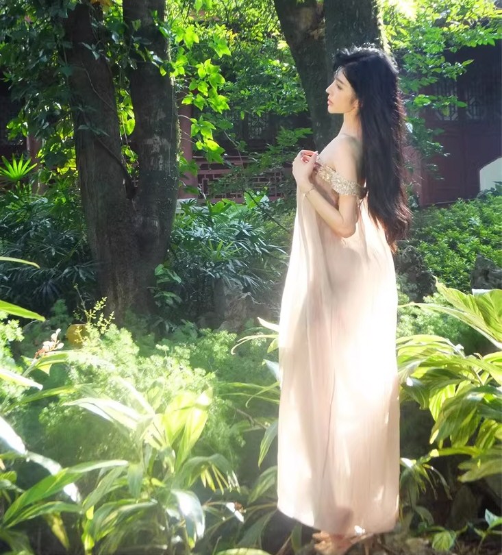 妩媚网红性感女神裙套图