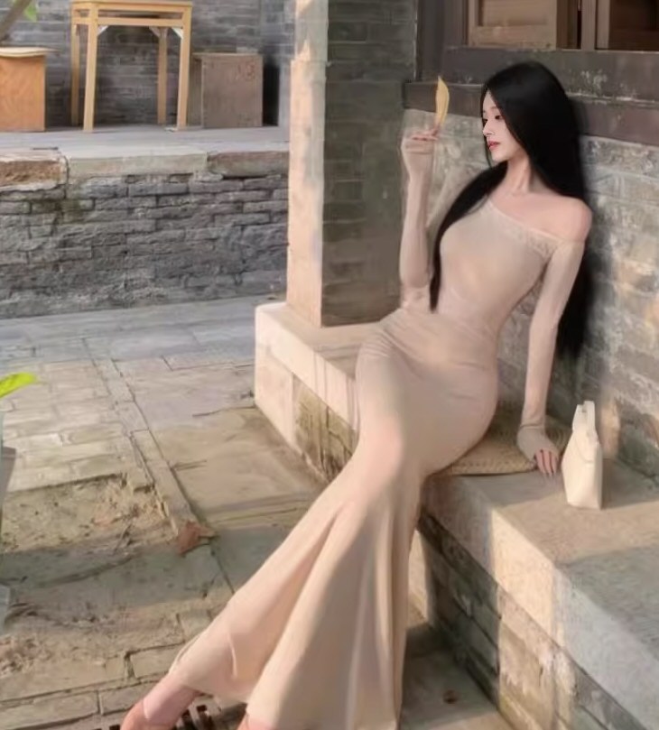 美貌少女性感连衣裙秀