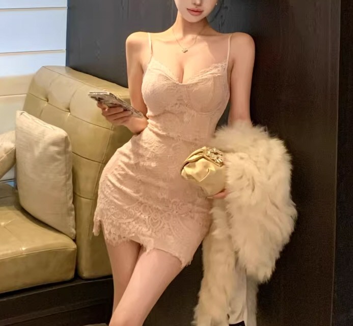 丰满美女性感连衣裙私拍