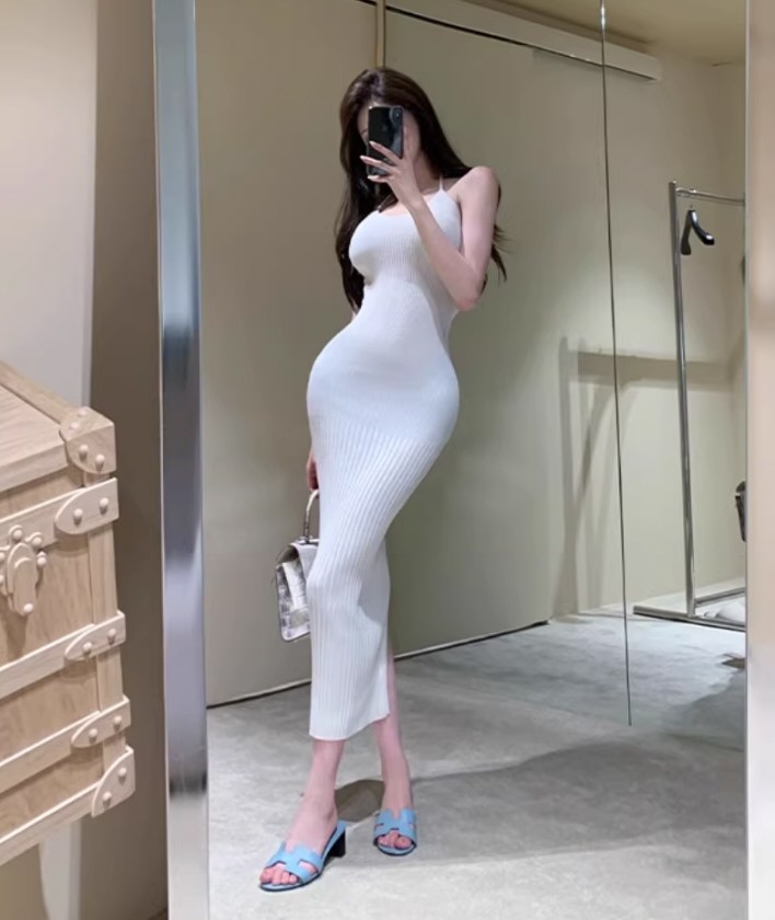 白嫩网红性感连衣裙私拍图片