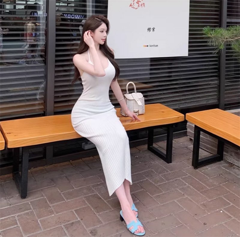 白嫩网红性感连衣裙私拍图片