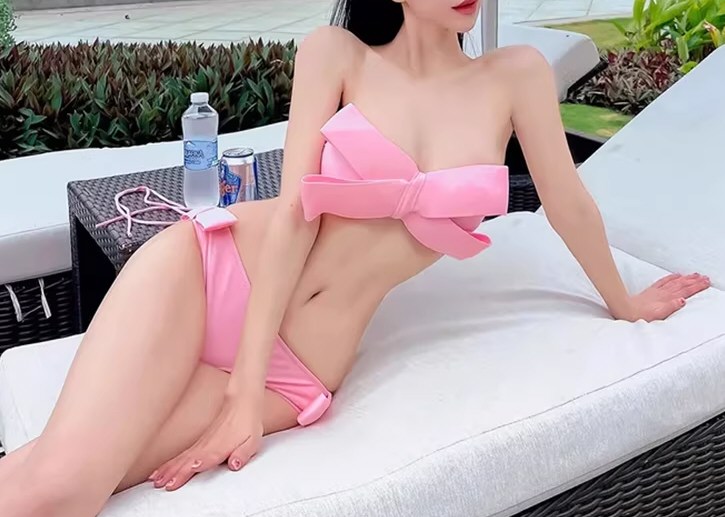 诱人嫩模性感泳衣相册