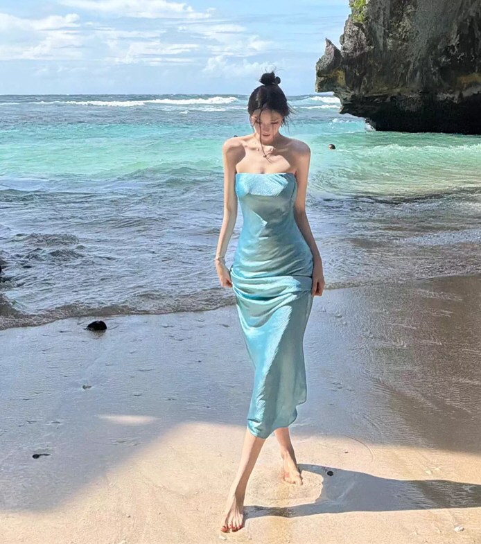 白嫩嫩模性感连衣裙照片