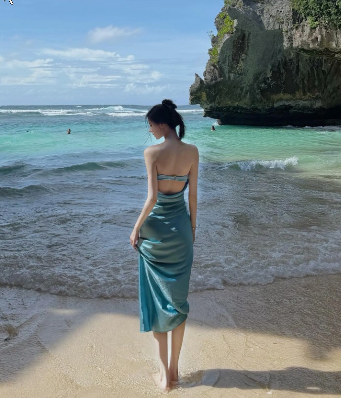 白嫩嫩模性感连衣裙照片