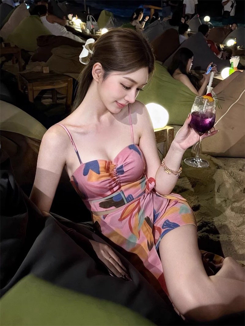 妖艳御姐性感连衣裙图片精选