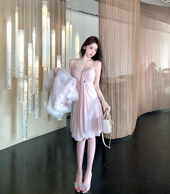 美貌软妹性感连衣裙照片秀