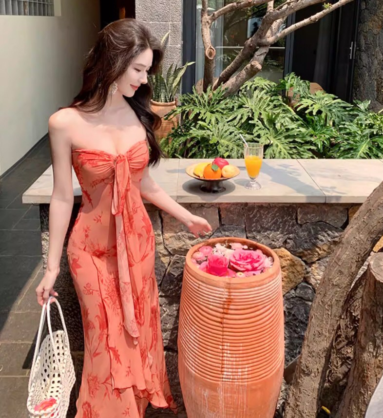 妖艳美女性感连衣裙图片