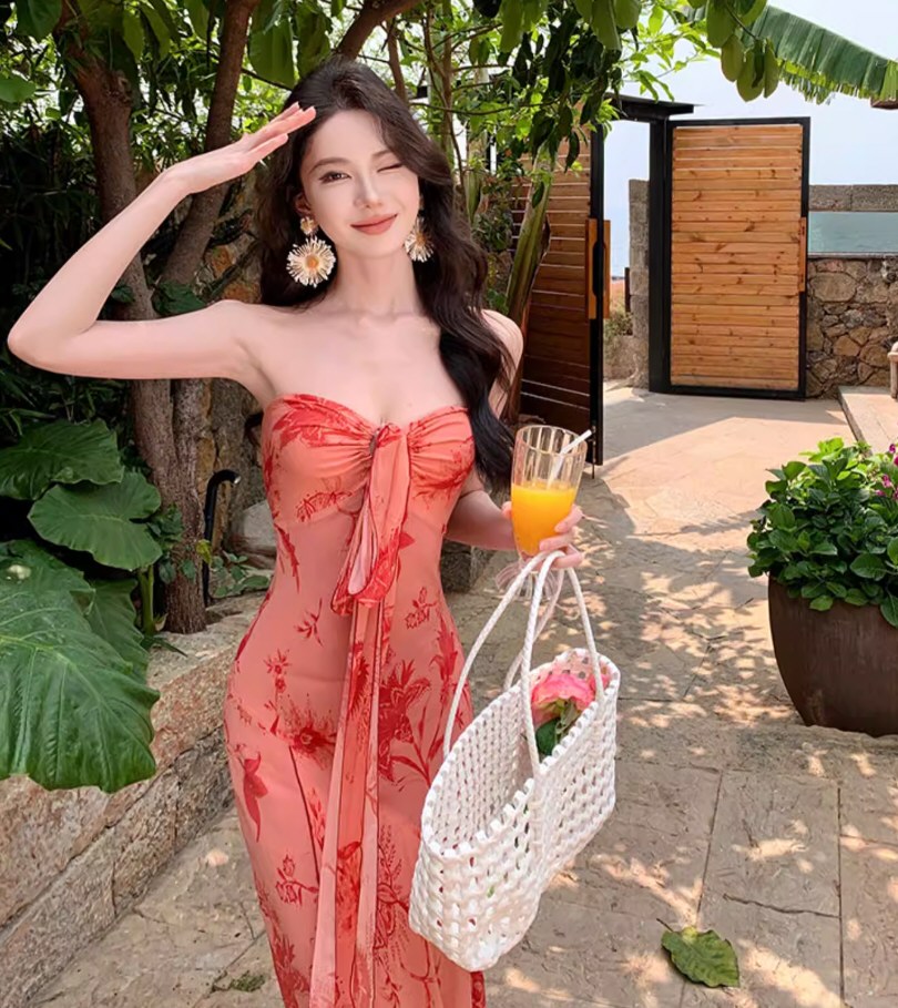 妖艳美女性感连衣裙图片