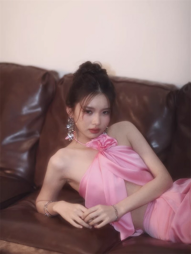 丰满淘女郎性感连衣裙图集