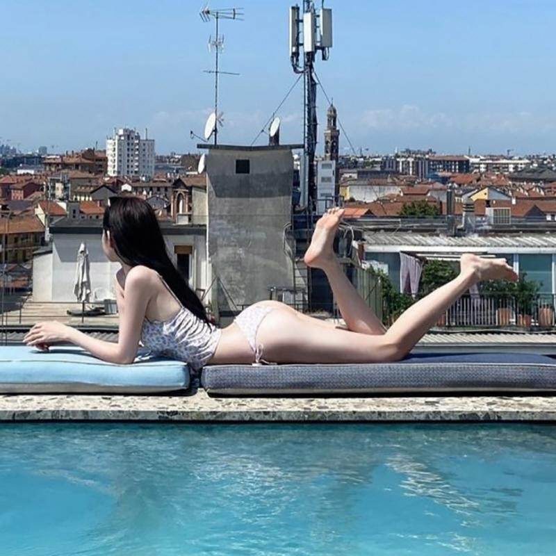 妩媚嫩模性感泳装套图