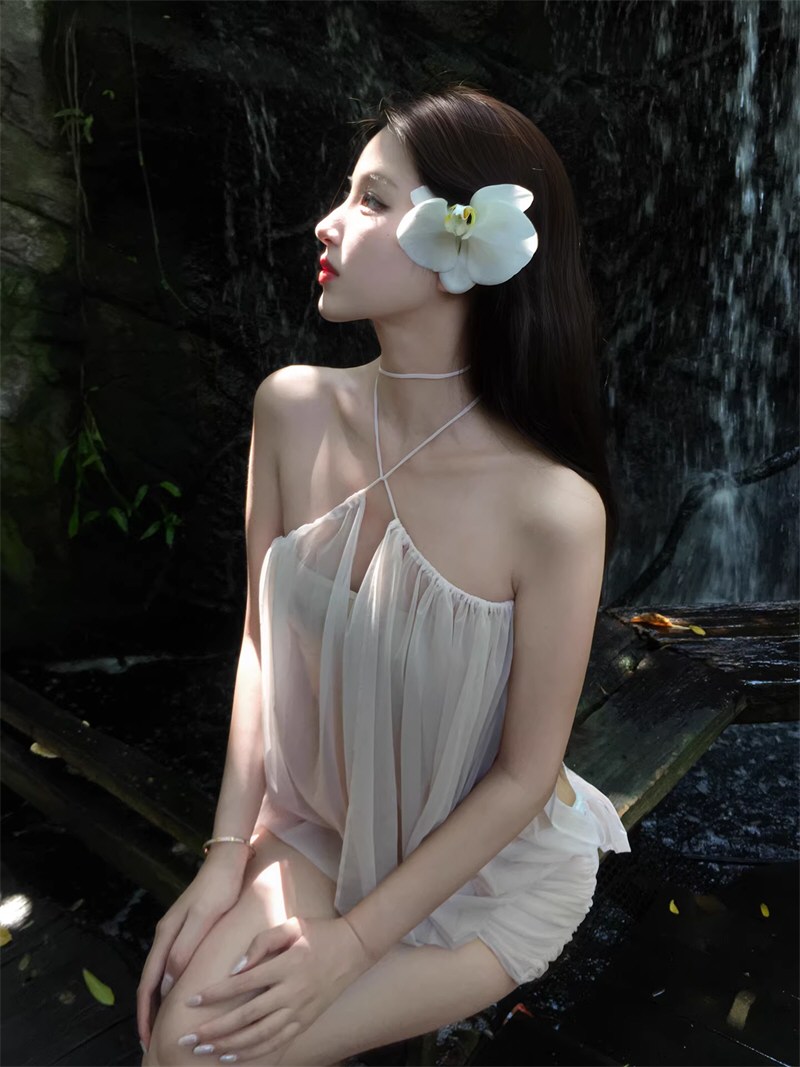 白嫩女神性感连衣裙照片