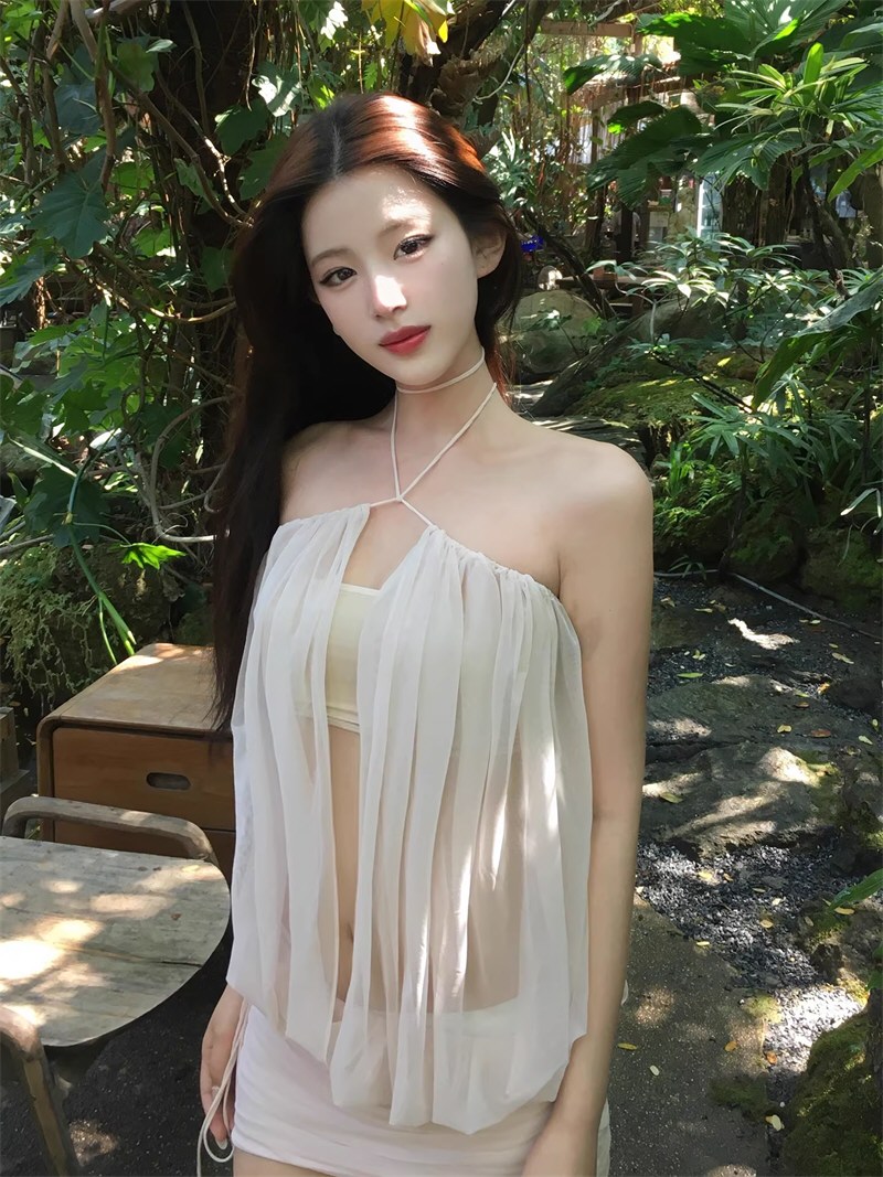 白嫩女神性感连衣裙照片