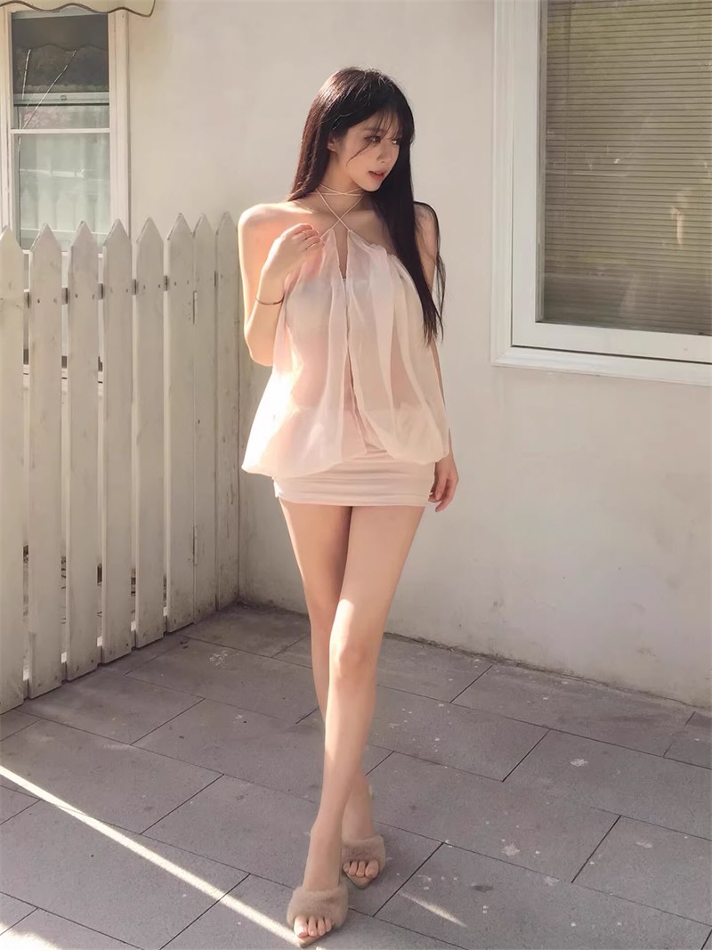 白嫩女神性感连衣裙照片