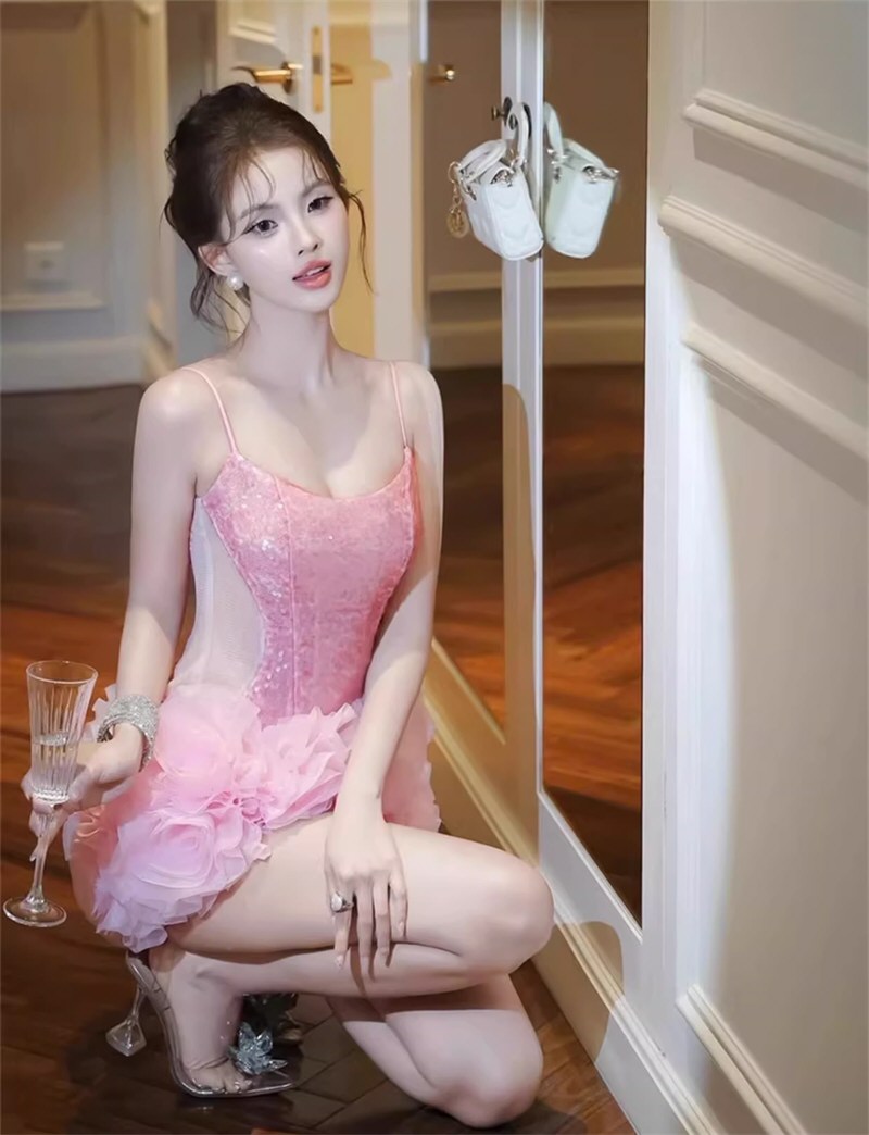 白嫩女神性感连衣裙照片