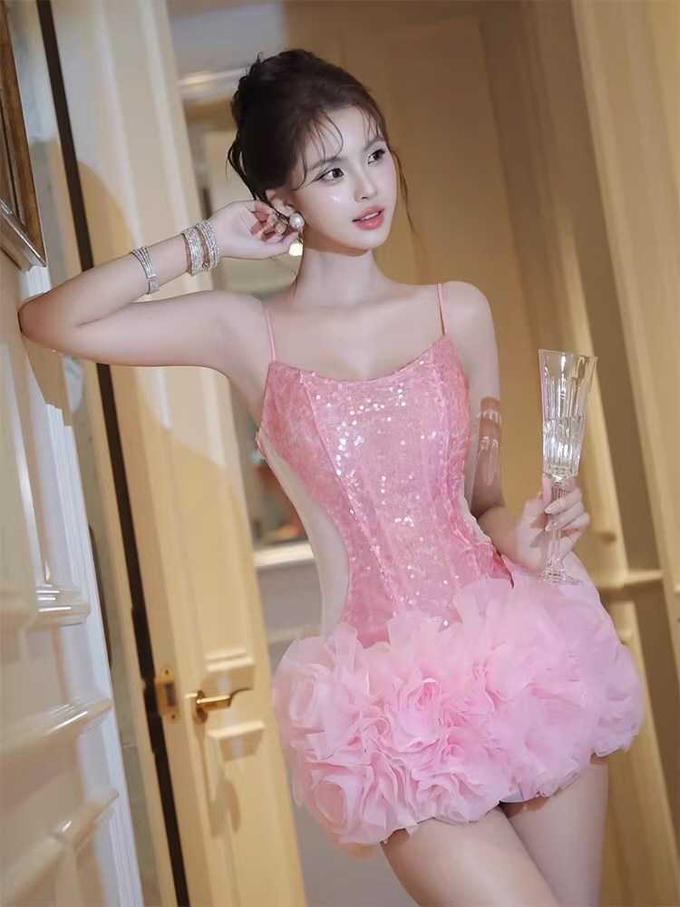 白嫩女神性感连衣裙照片