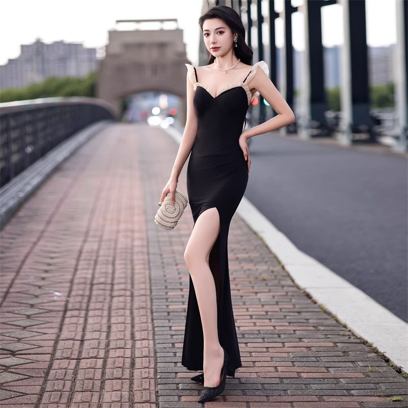 白嫩淘女郎性感连衣裙照片