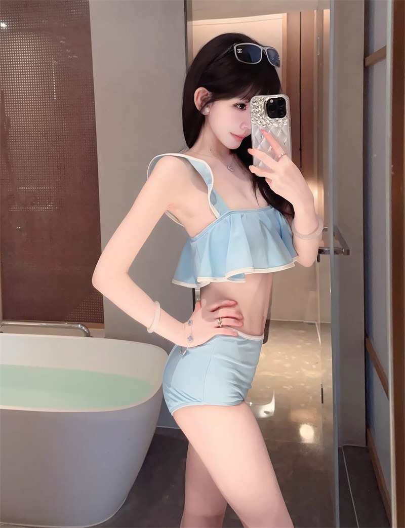 丰满嫩模性感连衣裙相册