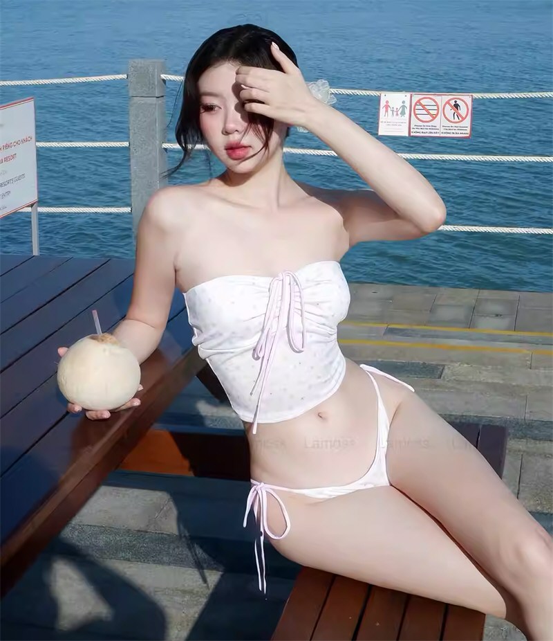 妩媚嫩模性感泳装照