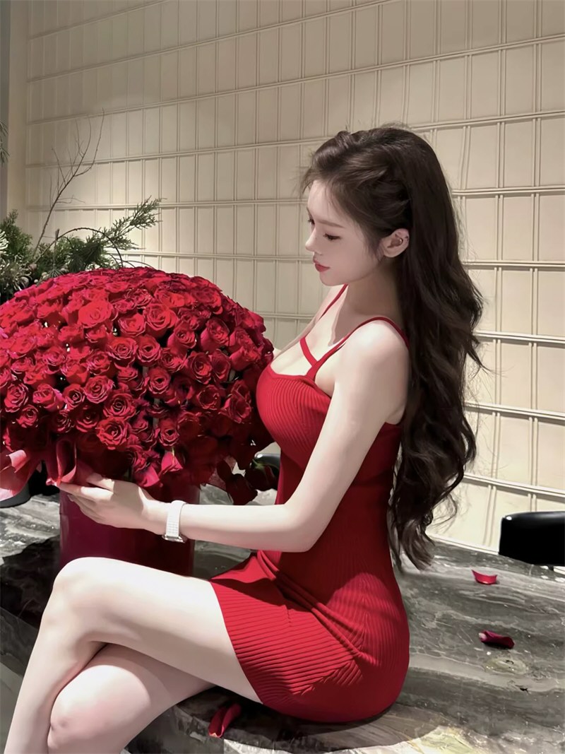 美貌嫩模性感连衣裙写真