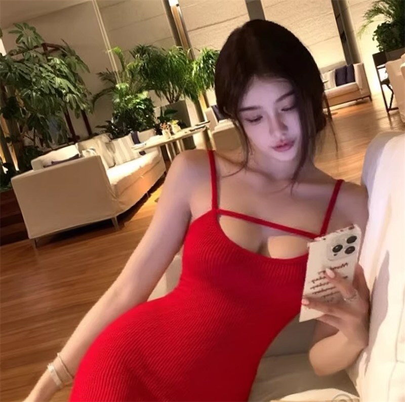 美貌嫩模性感连衣裙写真
