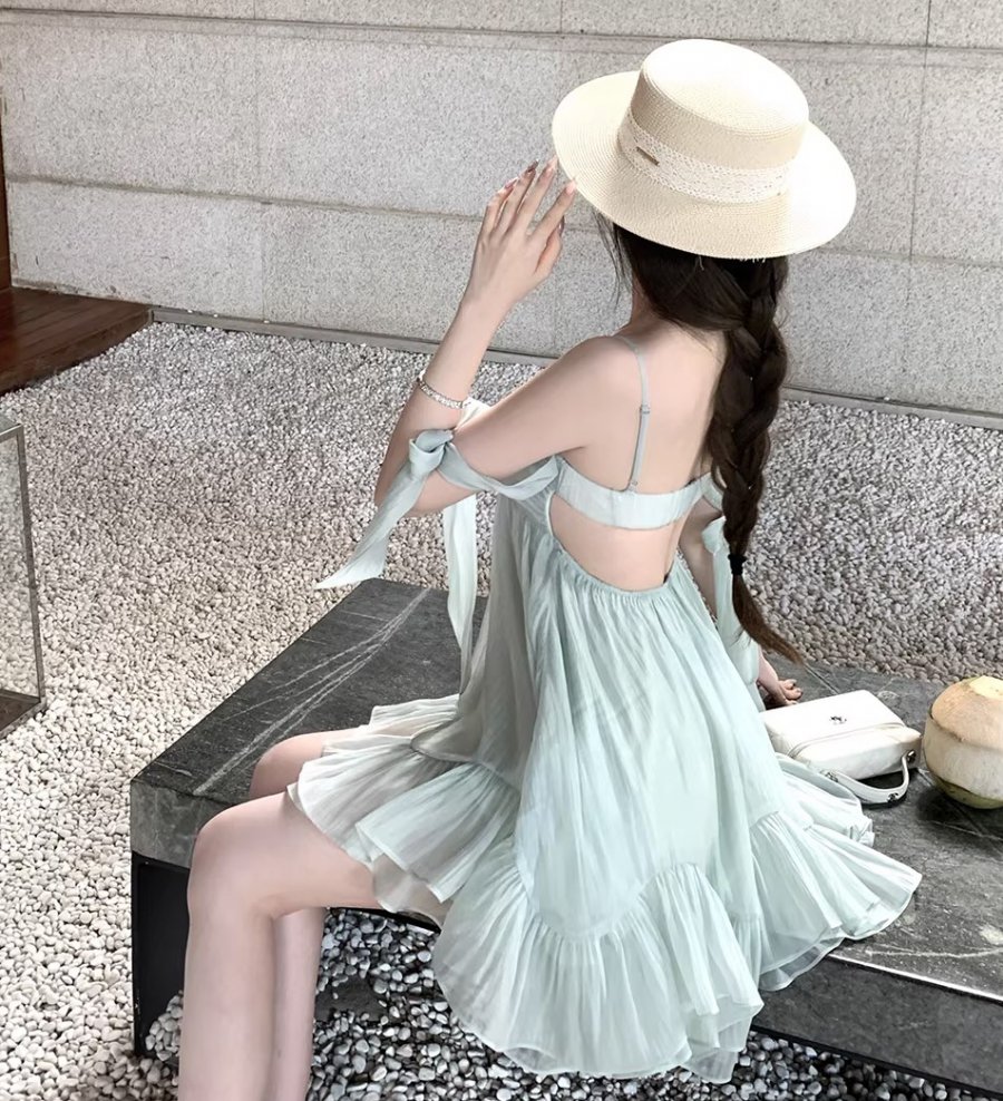 白嫩美女性感连衣裙套图