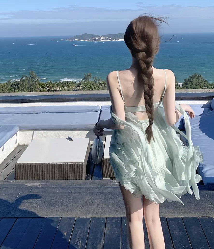 白嫩美女性感连衣裙套图