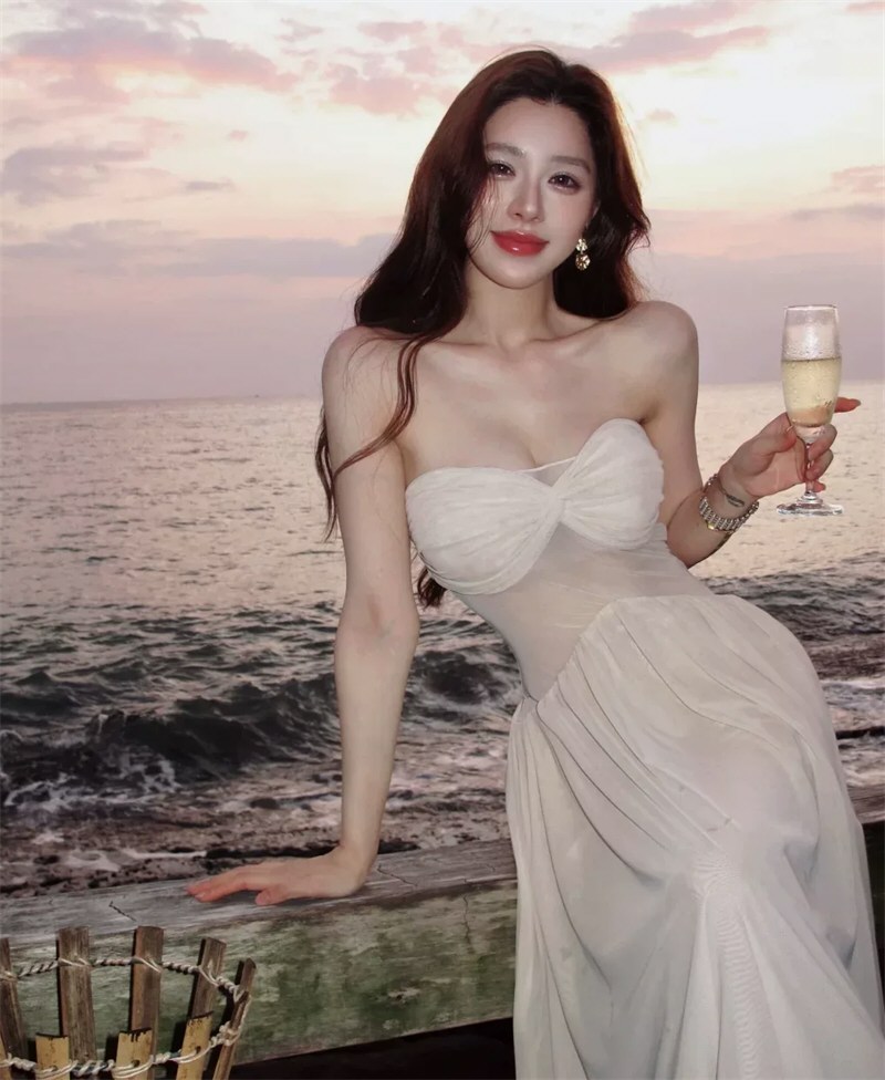 漂亮嫩模性感连衣裙相册