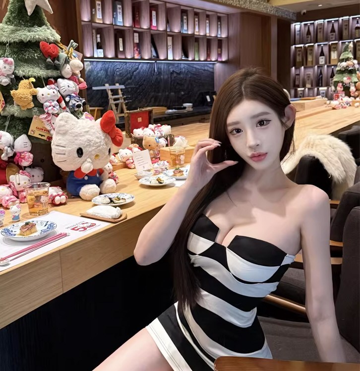 白嫩嫩模性感连衣裙私拍照片