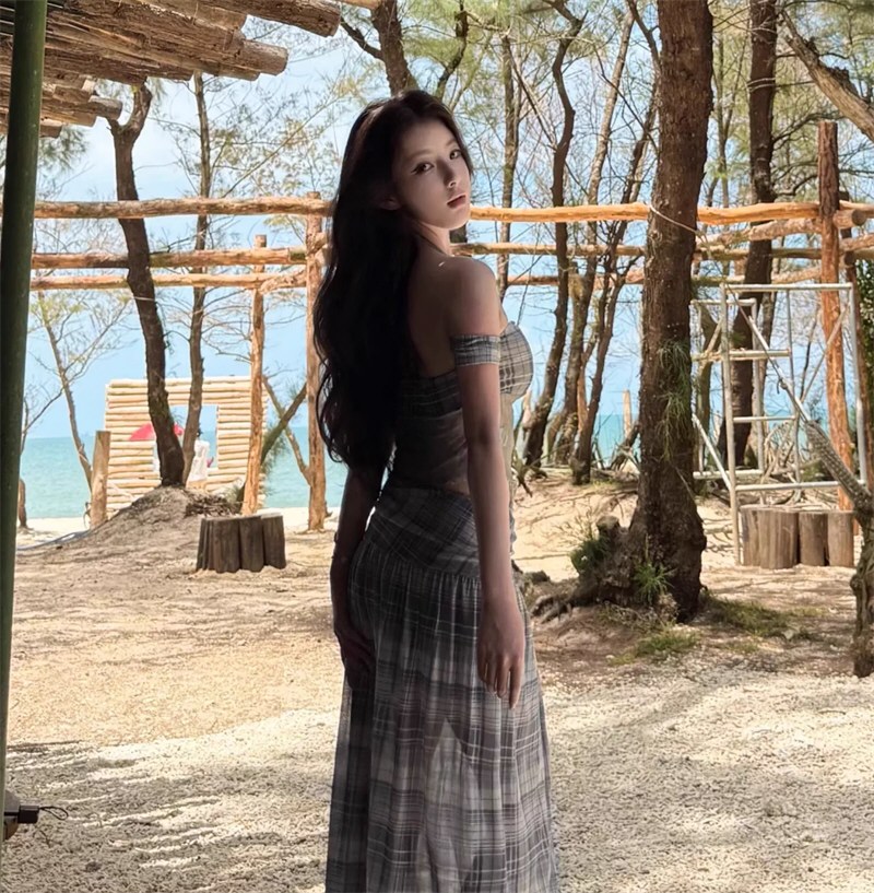 丰满美女性感连衣裙相册精选