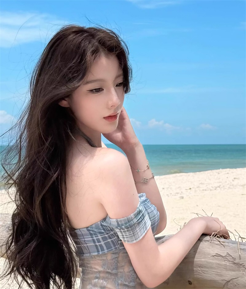 丰满美女性感连衣裙相册精选