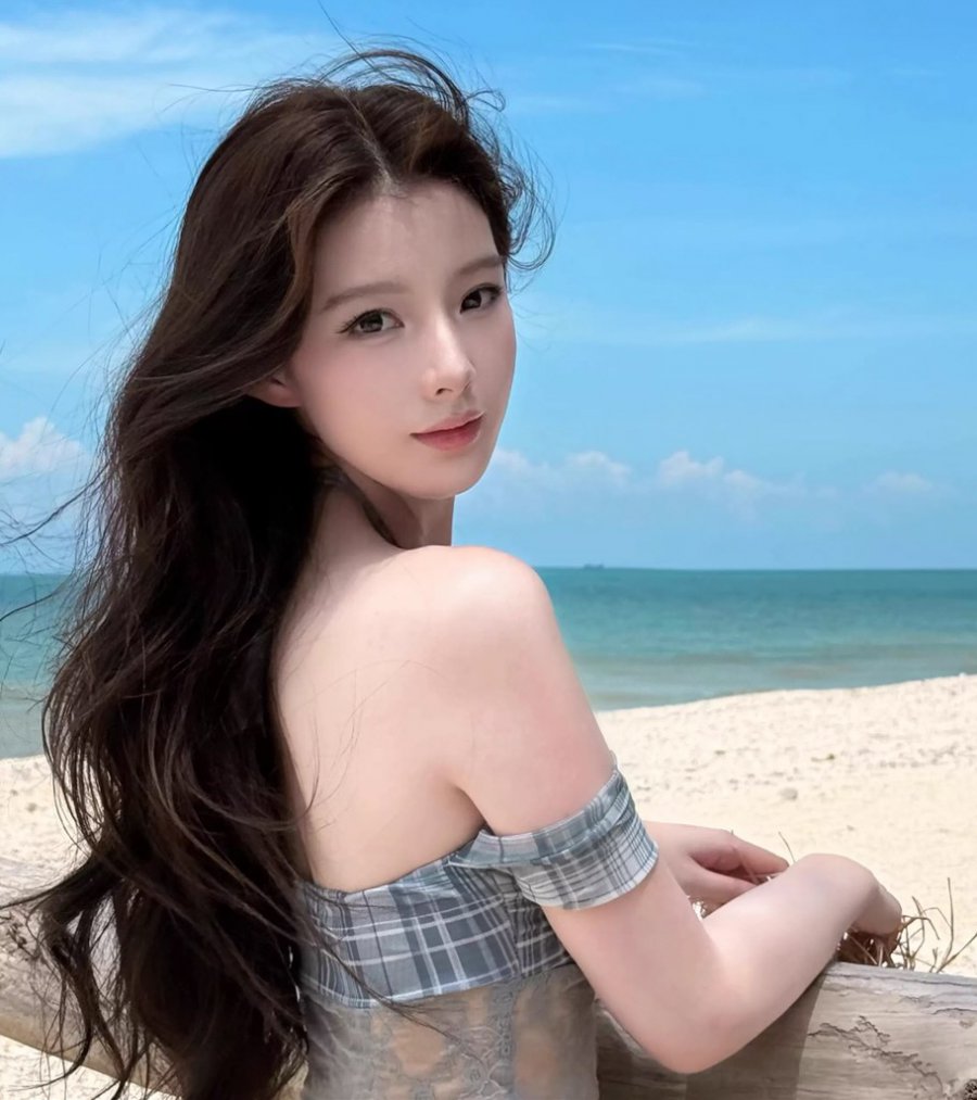 丰满美女性感连衣裙相册精选