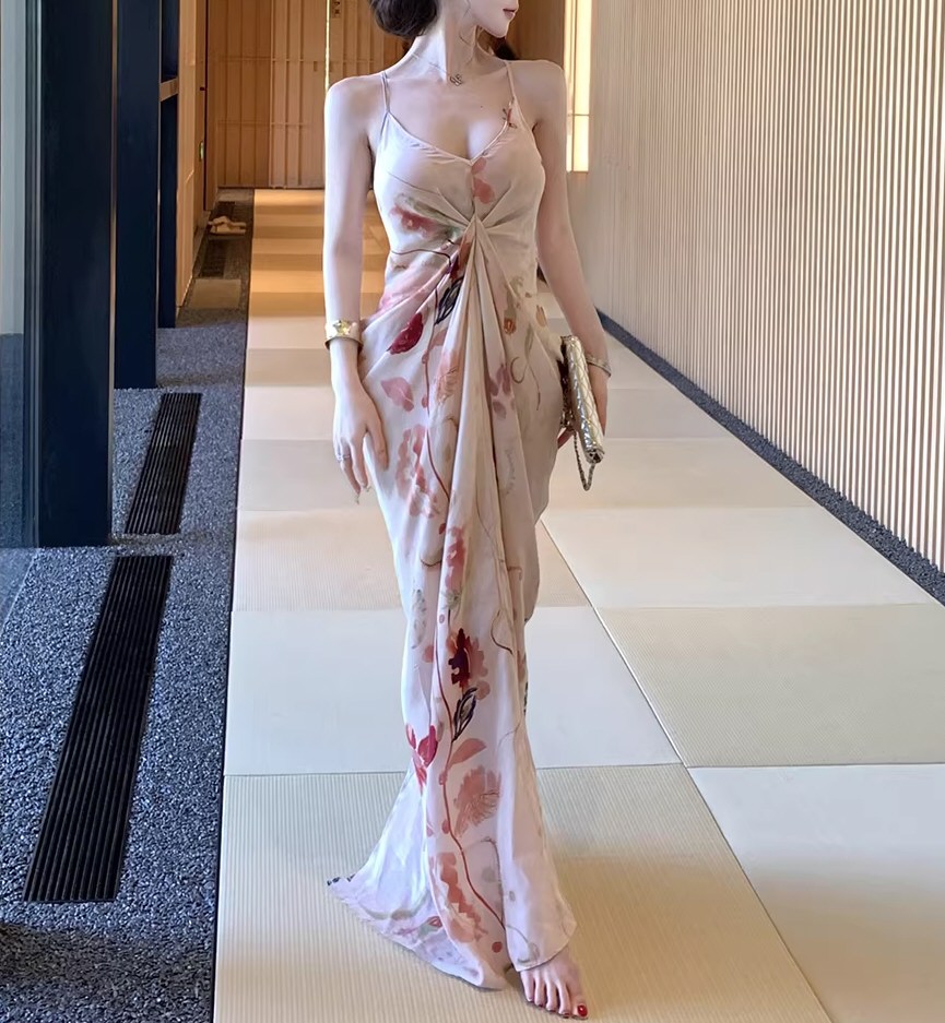 丰满嫩模性感连衣裙套图