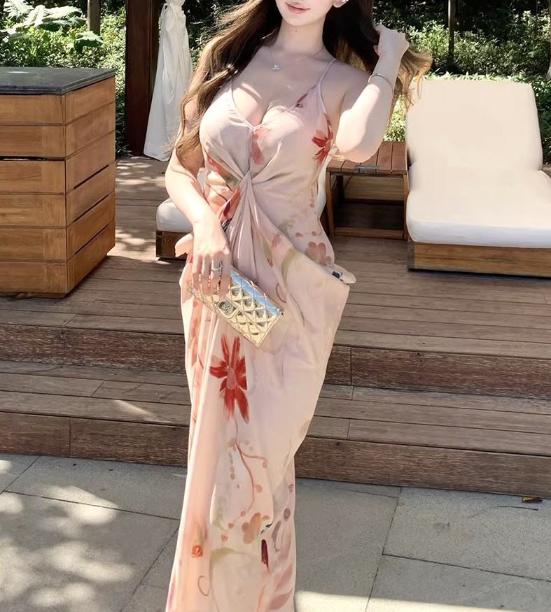 丰满嫩模性感连衣裙套图