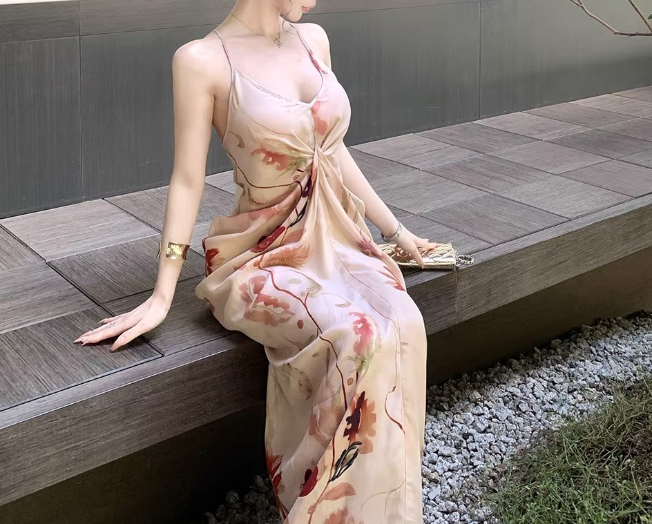 丰满嫩模性感连衣裙套图