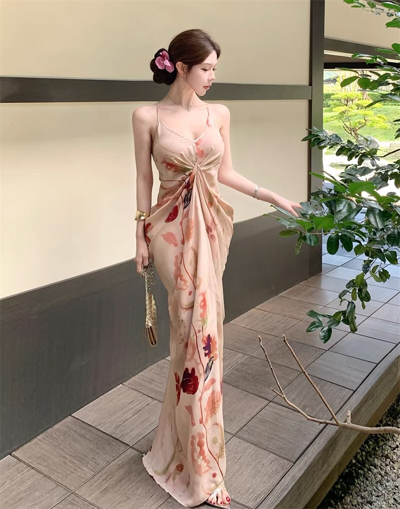 丰满嫩模性感连衣裙套图