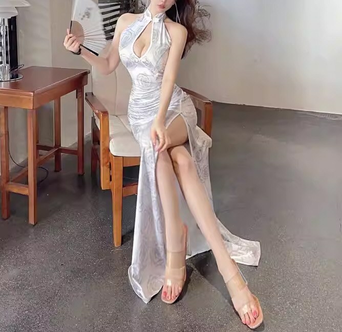 丰满美女性感连衣裙照片福利