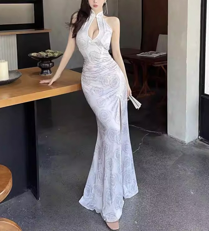 丰满美女性感连衣裙照片福利