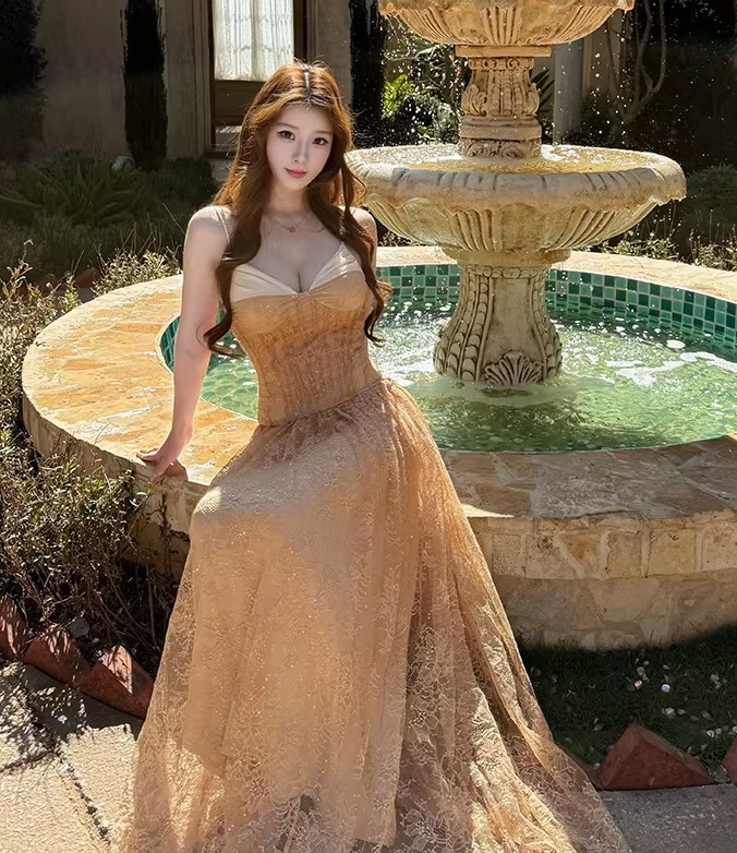 丰满嫩模性感连衣裙照片